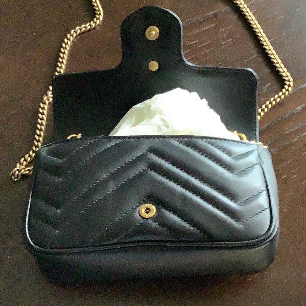 Gucci GG Marmont leather super mini bag in black & gold - Picture 7 of 13